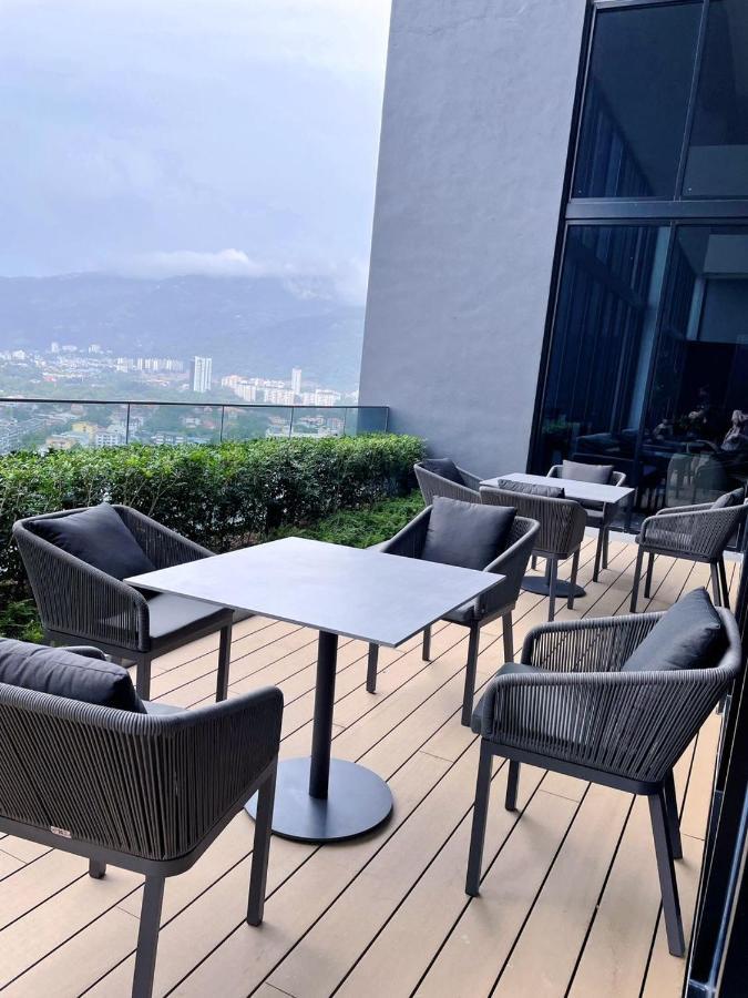 Beacon Executive #georgetown #rooftoppool #spacious #13a